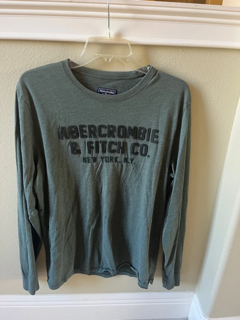 Abercrombie & Fitch Olive Green Logo Crew Tee unisex medium